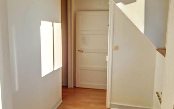 Immeuble à vendre    3 pièces •  Saint-Cosme-en-Vairais