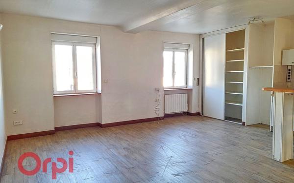 Immeuble à vendre    3 pièces •  Saint-Cosme-en-Vairais