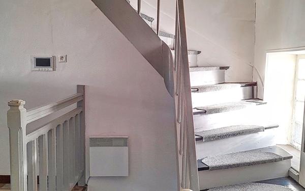 Immeuble à vendre    3 pièces •  Saint-Cosme-en-Vairais