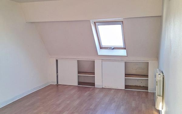 Immeuble à vendre    3 pièces •  Saint-Cosme-en-Vairais