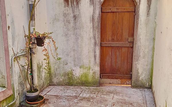 Immeuble à vendre    3 pièces •  Saint-Cosme-en-Vairais