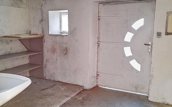 Immeuble à vendre    3 pièces •  Saint-Cosme-en-Vairais