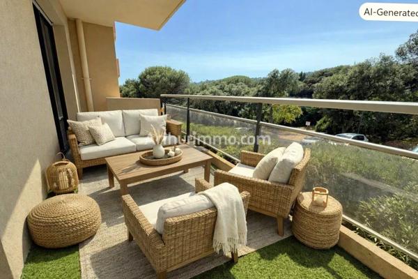 Vente                                                      Appartement
                        
                     3 pièces                      49 m2                     à Sainte-Maxime