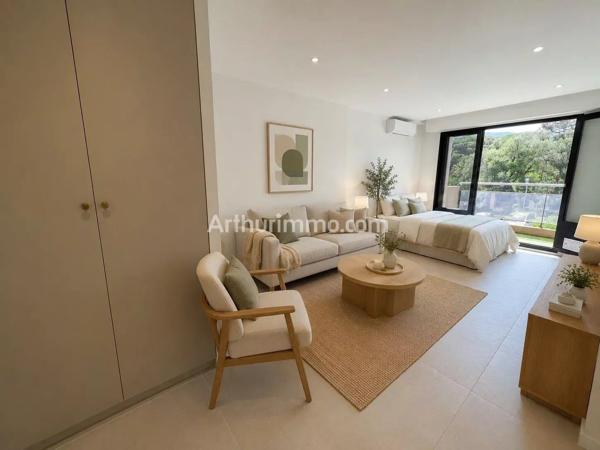 Vente                                                      Appartement
                        
                     3 pièces                      49 m2                     à Sainte-Maxime