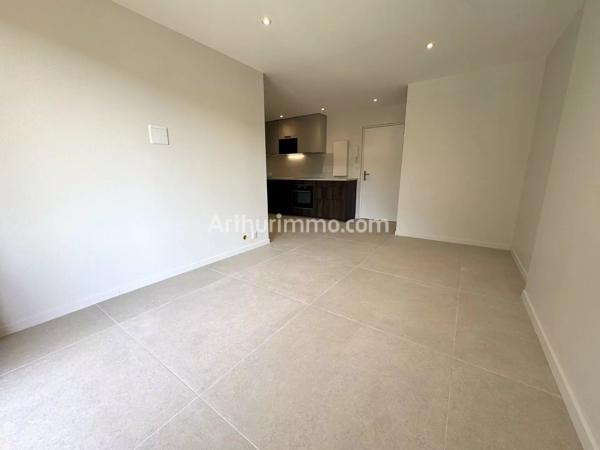 Vente                                                      Appartement
                        
                     3 pièces                      49 m2                     à Sainte-Maxime