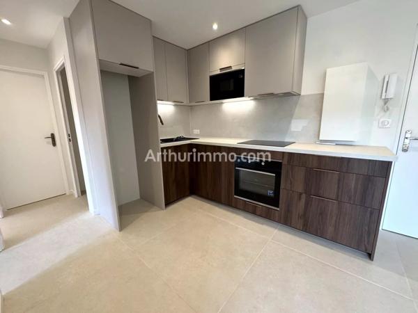Vente                                                      Appartement
                        
                     3 pièces                      49 m2                     à Sainte-Maxime