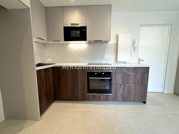 Vente                                                      Appartement
                        
                     3 pièces                      49 m2                     à Sainte-Maxime