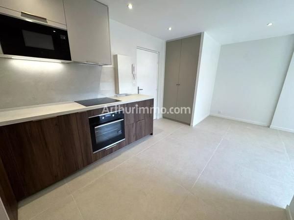 Vente                                                      Appartement
                        
                     3 pièces                      49 m2                     à Sainte-Maxime