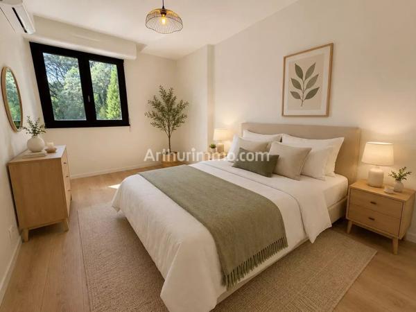 Vente                                                      Appartement
                        
                     3 pièces                      49 m2                     à Sainte-Maxime