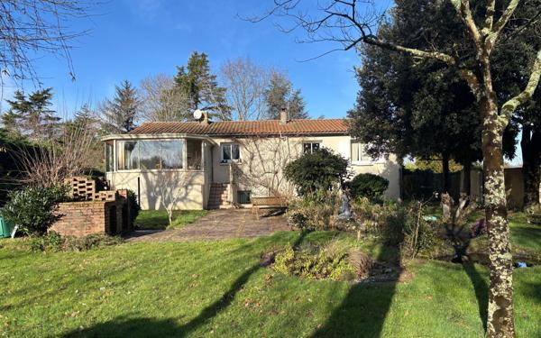 Maison à vendre    6 pièces •  Pont-l'Abbé-d'Arnoult