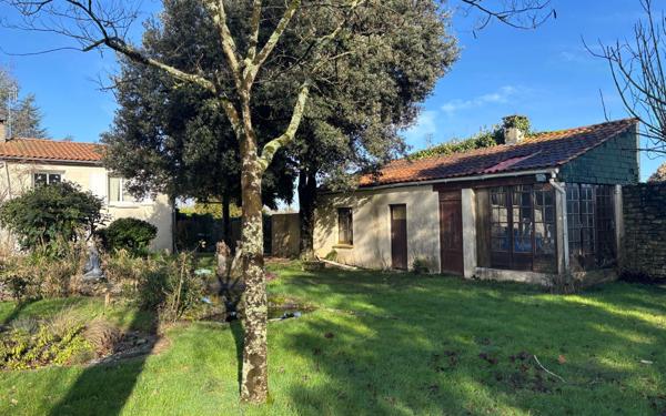 Maison à vendre    6 pièces •  Pont-l'Abbé-d'Arnoult