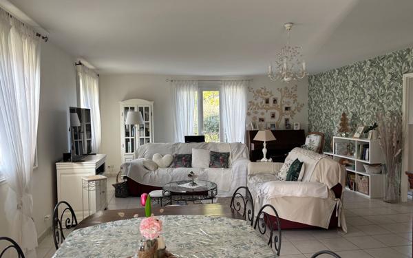 Maison à vendre    6 pièces •  Pont-l'Abbé-d'Arnoult