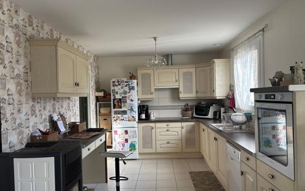 Maison à vendre    6 pièces •  Pont-l'Abbé-d'Arnoult