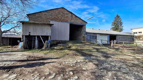 Grange de 304m2 avec hangar 484m2 et terrain de 2500m2 97 000 €