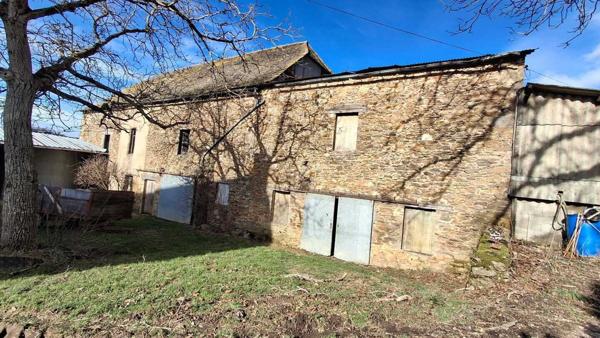 Grange de 304m2 avec hangar 484m2 et terrain de 2500m2 97 000 €