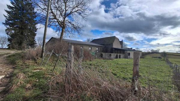 Grange de 304m2 avec hangar 484m2 et terrain de 2500m2 97 000 €