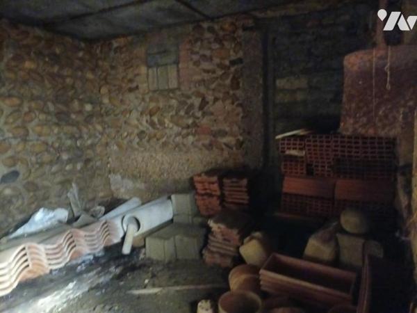 Maison d'habitation sur deux niveaux avec dépendances