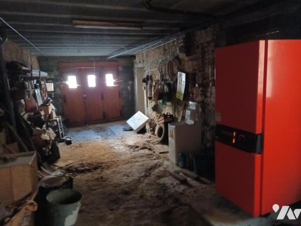 Maison d'habitation sur deux niveaux avec dépendances