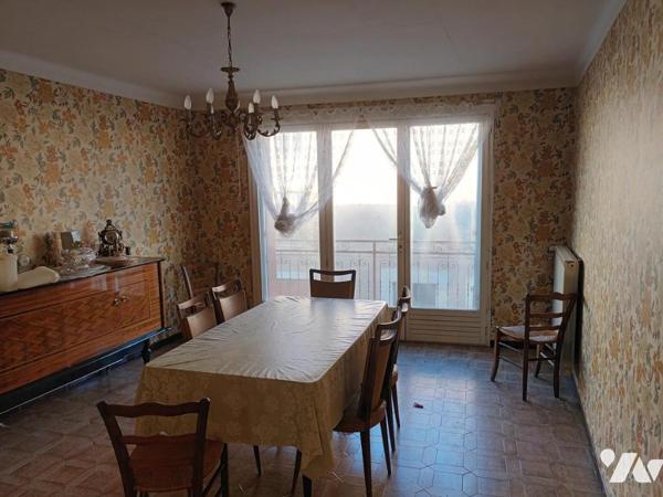 Maison d'habitation sur deux niveaux avec dépendances