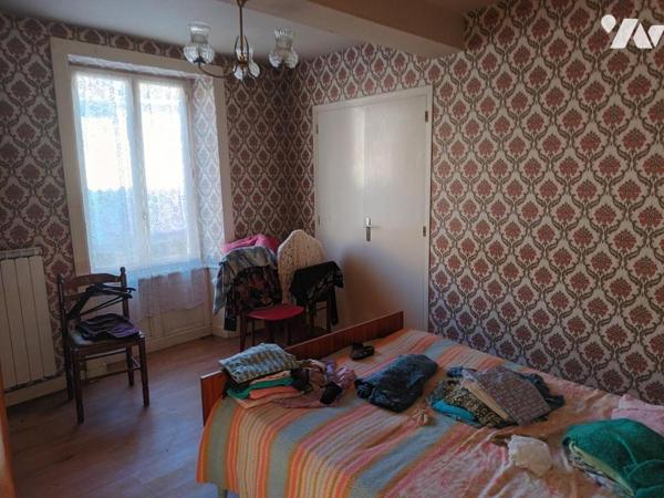 Maison d'habitation sur deux niveaux avec dépendances