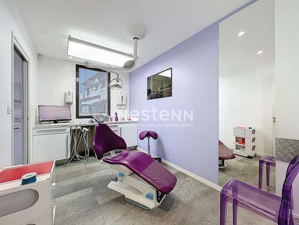 MURET - A VENDRE - Local commercial d'environ 339 m² avec places de parking