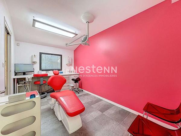 MURET - A VENDRE - Local commercial d'environ 339 m² avec places de parking