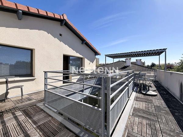 MURET - A VENDRE - Local commercial d'environ 339 m² avec places de parking