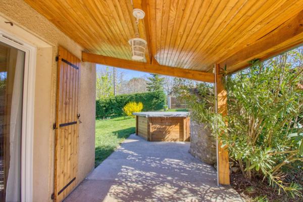 Maison de plain-pied de 115 m² avec jardin dans un hameau au calme