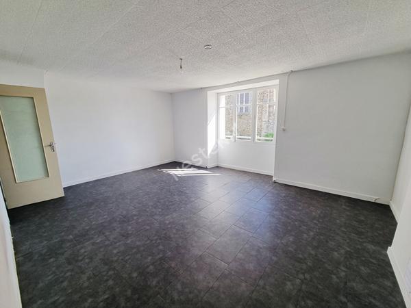 A vendre à LA MÉZIÈRE - MAISON 3 CHAMBRES DE 92m² - CENTRE-VILLE - POTENTIEL 5 chambres, 150m²