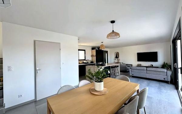 Maison à vendre    4 pièces •  Générac