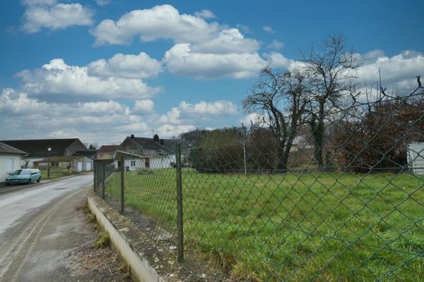 Maison avec jardin à moderniser.