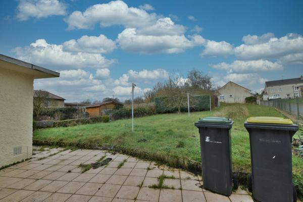 Maison avec jardin à moderniser.