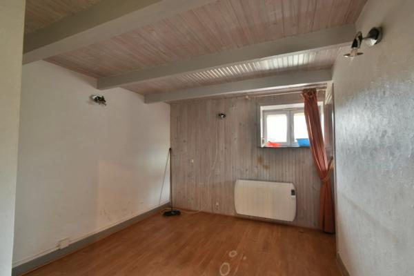 Maison avec jardin à moderniser.