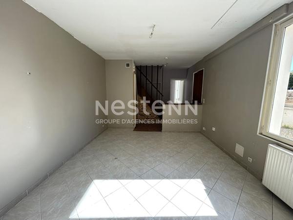 MAISON DE VILLE PLEIN CENTRE DE CHABRIS AVEC 2 CHAMBRES AVEC GROS OEUVRE EN BON ÉTAT (INDRE 36)