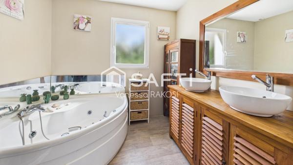 Maison de plain pied 158 m² habitables, 6 pièces, 4 chambres à Puy du Lac