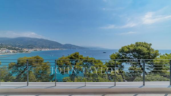 ROQUEBRUNE CAP MARTIN - LE CAP - VILLA VUE MER PANORAMIQUE - 6 CHAMBRES - PISCINE - APPARTEMENT INDEPENDANT