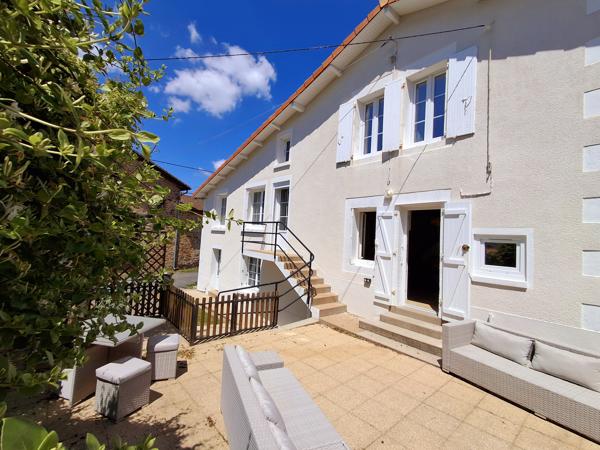 Maison à vendre à Terres-de-Haute-Charente (16270) - Charente