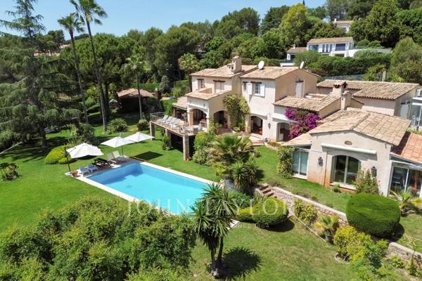 Vaste propriété familiale avec maison d’amis dans un secteur résidentiel prisé