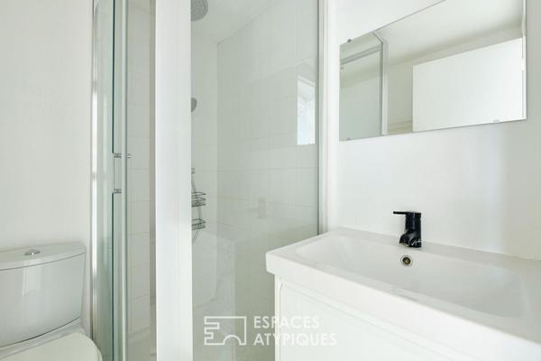 Dernier étage traversant proche Martyrs