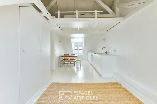 Dernier étage traversant proche Martyrs