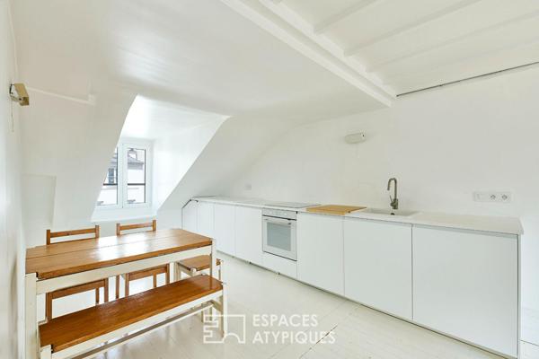 Dernier étage traversant proche Martyrs