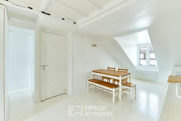 Dernier étage traversant proche Martyrs