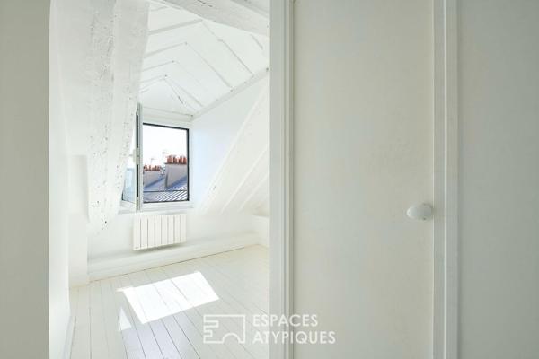 Dernier étage traversant proche Martyrs