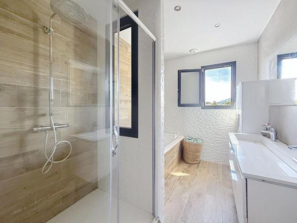 La Farlède - Villa Contemporaine, 200 m², prestations haut de gamme