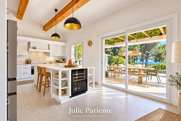 Propriété vue mer à vendre 6 pièces LA CIOTAT (13),1000 m2 terrain, piscine, pool house