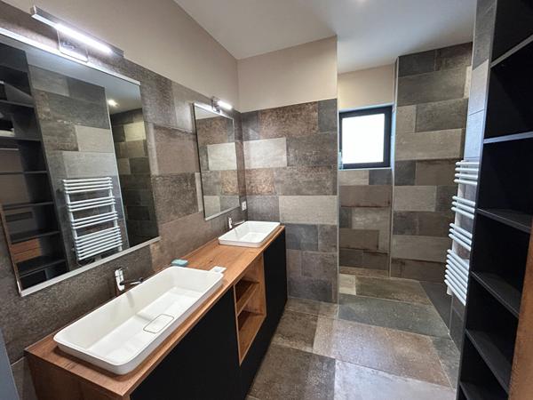 Maison avec jardin et garage