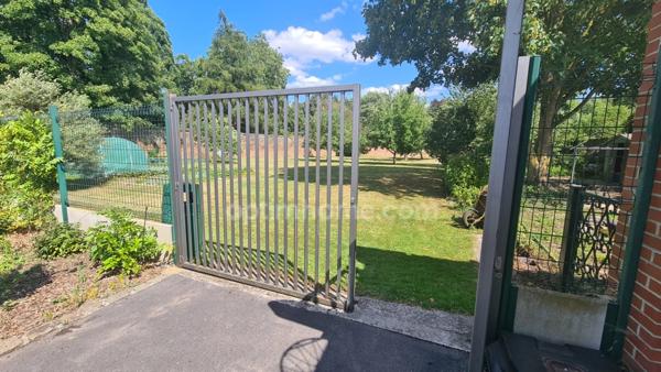 1700 M² ENV DE TERRAIN A BÂTIR (30 M DE FAÇADE) SITUÉ 10 MN DE VALENCIENNES ET 25 MN DE MONS (BELGIQUE) -15 MN AUTOROUTE A23