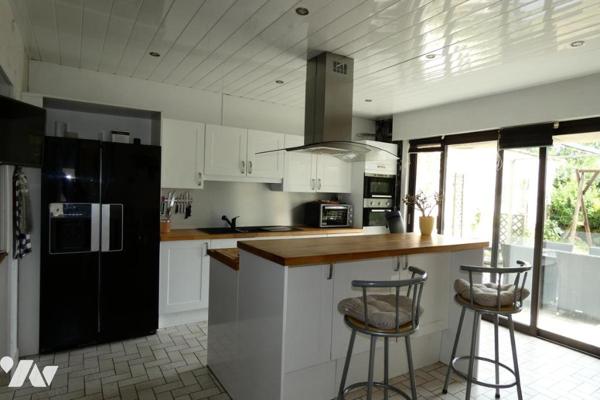 Wervicq, bel immeuble de rapport comprenant 3 appartements loués, 