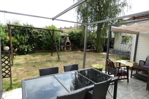 Wervicq, bel immeuble de rapport comprenant 3 appartements loués, 