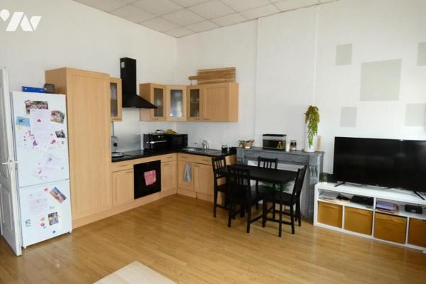 Wervicq, bel immeuble de rapport comprenant 3 appartements loués, 